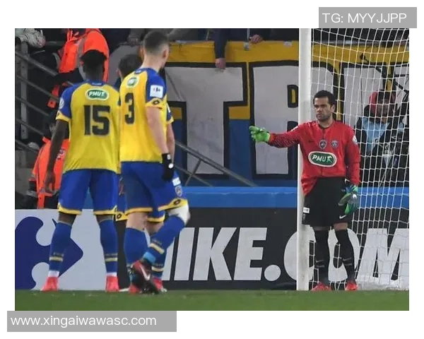 凯恩赛后幽默发言引爆全场笑声 直言足球场上比不上家里的厨房